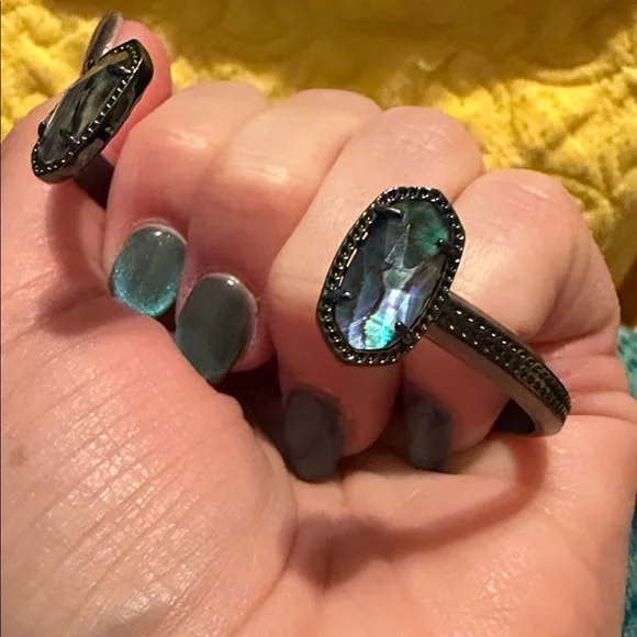 Kendra Scott Iridescent Abalone Cuff Bracelet in Blue-Green - Picture 4 of 6